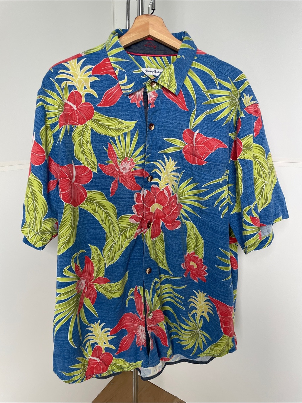 Men’s Tommy Bahama Shirt. Size XL